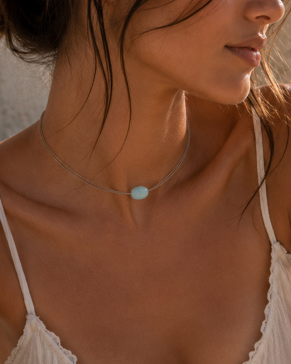 Collana con pietra ovale su fili